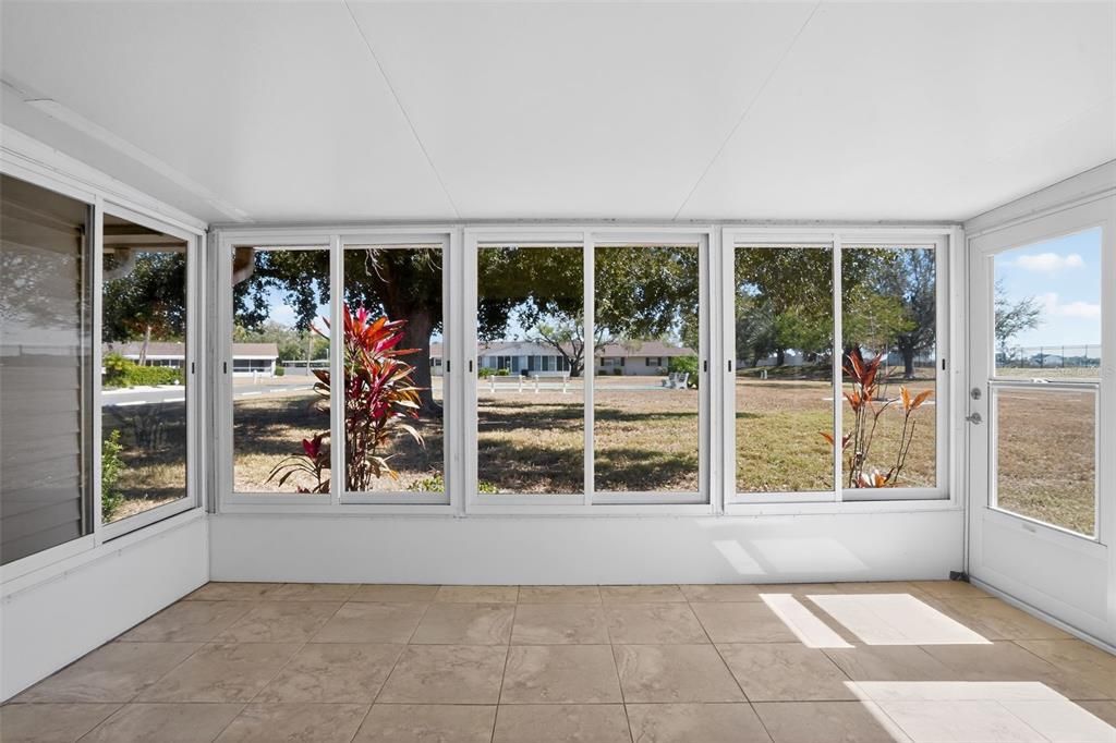 Под контрактом: $139,900 (2 спален, 2 ванн, 972 Квадратных фут)