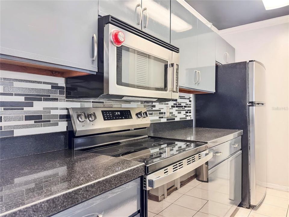 待售: $270,000 (3 贝兹, 2 浴室, 1256 平方英尺)