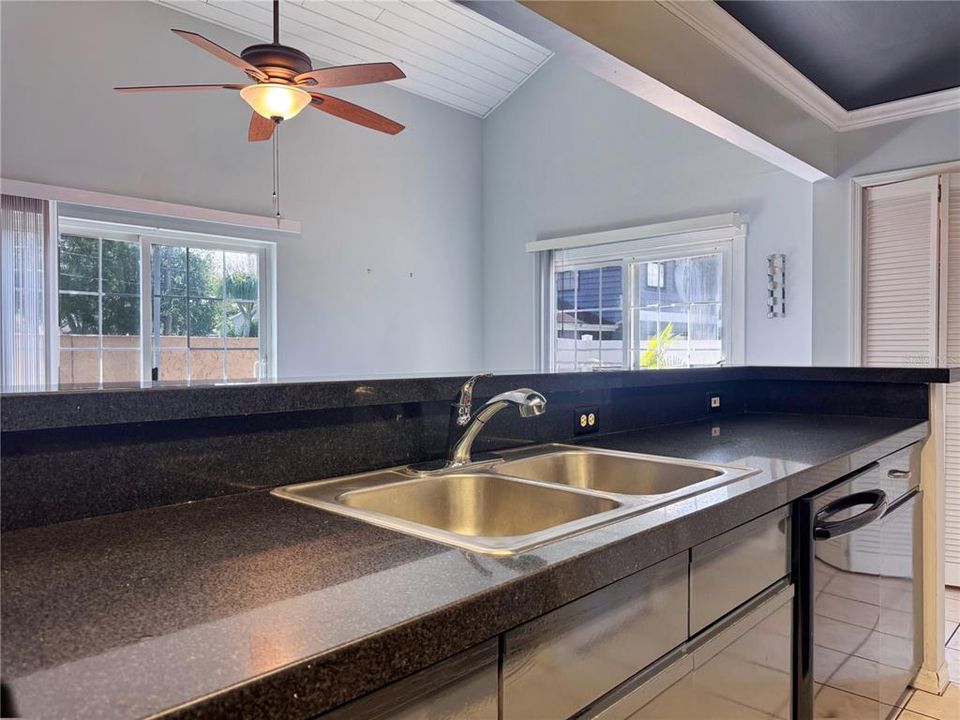 待售: $270,000 (3 贝兹, 2 浴室, 1256 平方英尺)