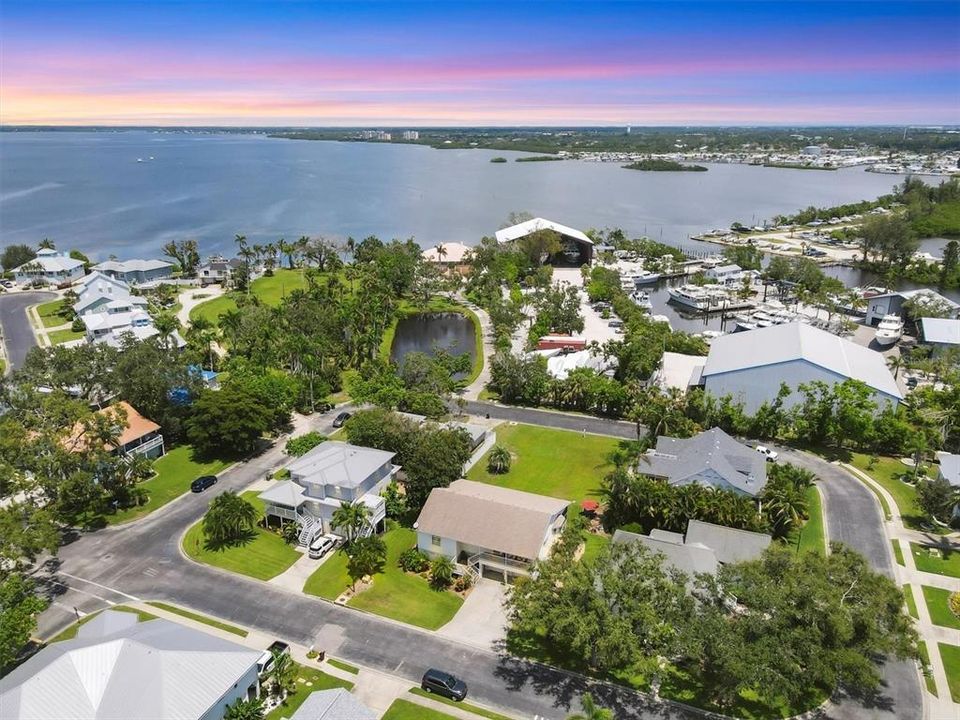 For Sale: $624,900 (4 beds, 2 baths, 1968 Square Feet)