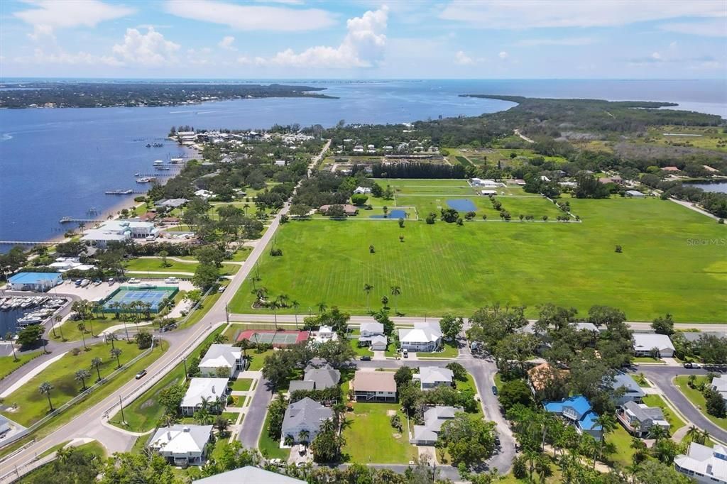 For Sale: $624,900 (4 beds, 2 baths, 1968 Square Feet)