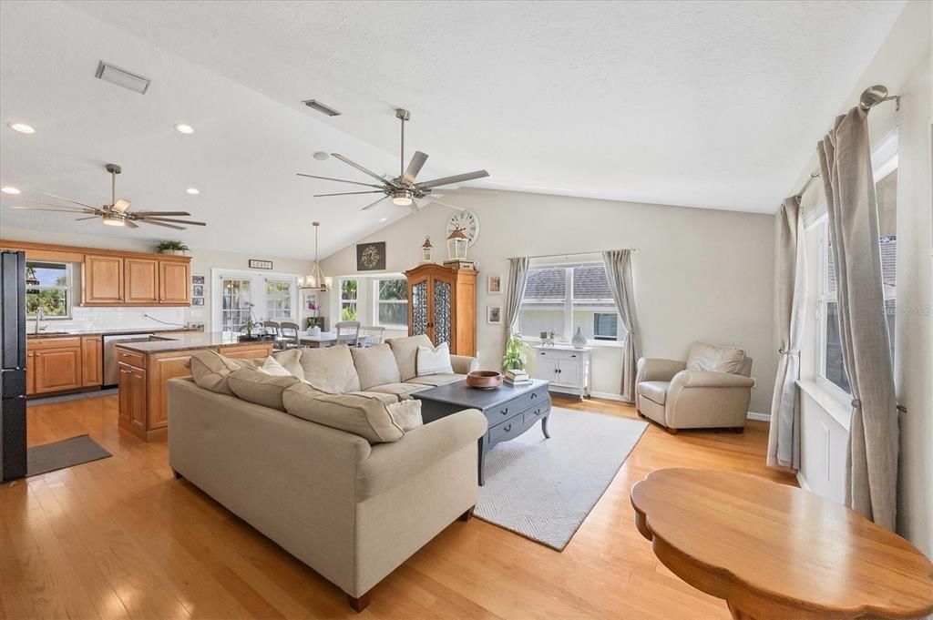 For Sale: $624,900 (4 beds, 2 baths, 1968 Square Feet)