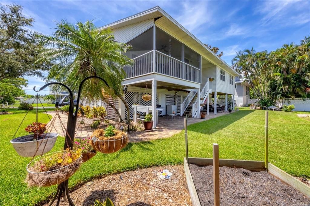 For Sale: $624,900 (4 beds, 2 baths, 1968 Square Feet)