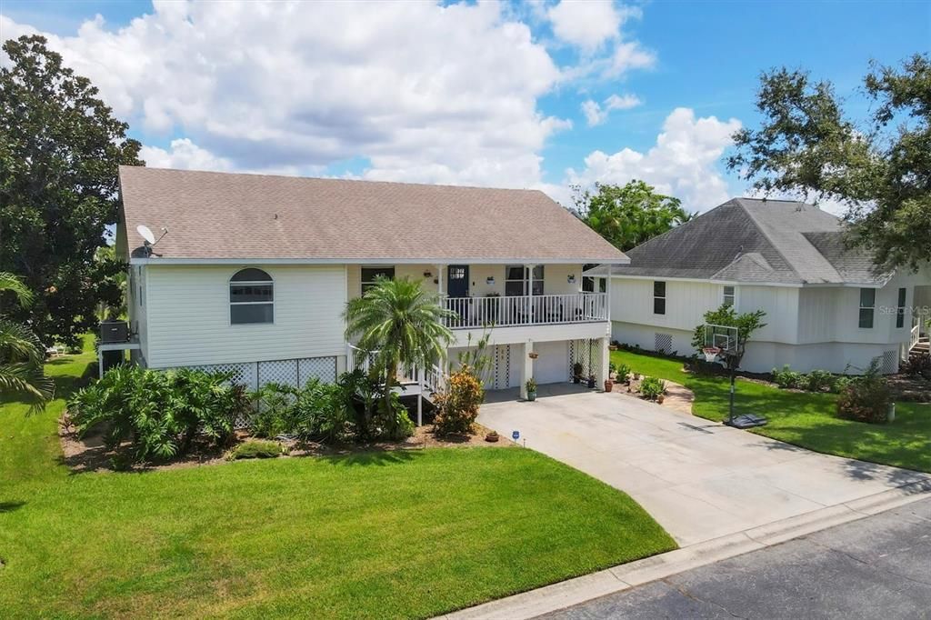 For Sale: $624,900 (4 beds, 2 baths, 1968 Square Feet)