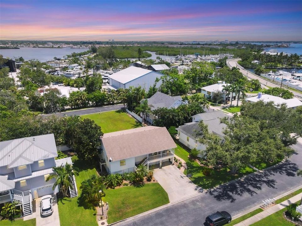 For Sale: $624,900 (4 beds, 2 baths, 1968 Square Feet)