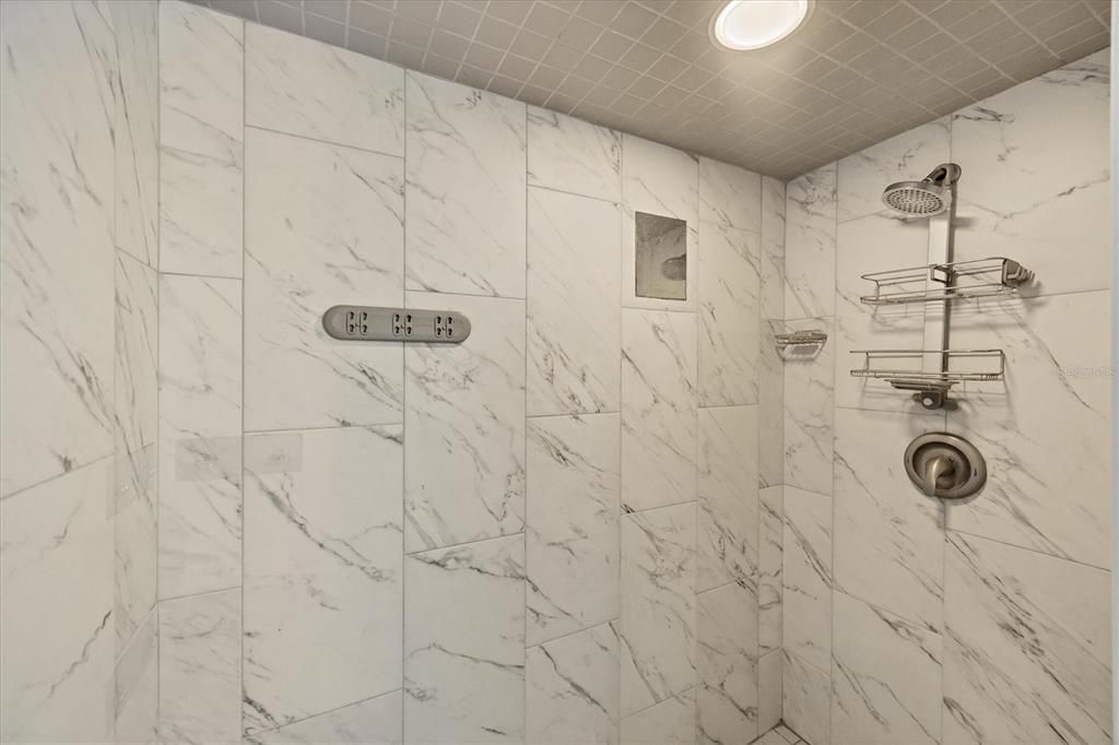 For Sale: $624,900 (4 beds, 2 baths, 1968 Square Feet)