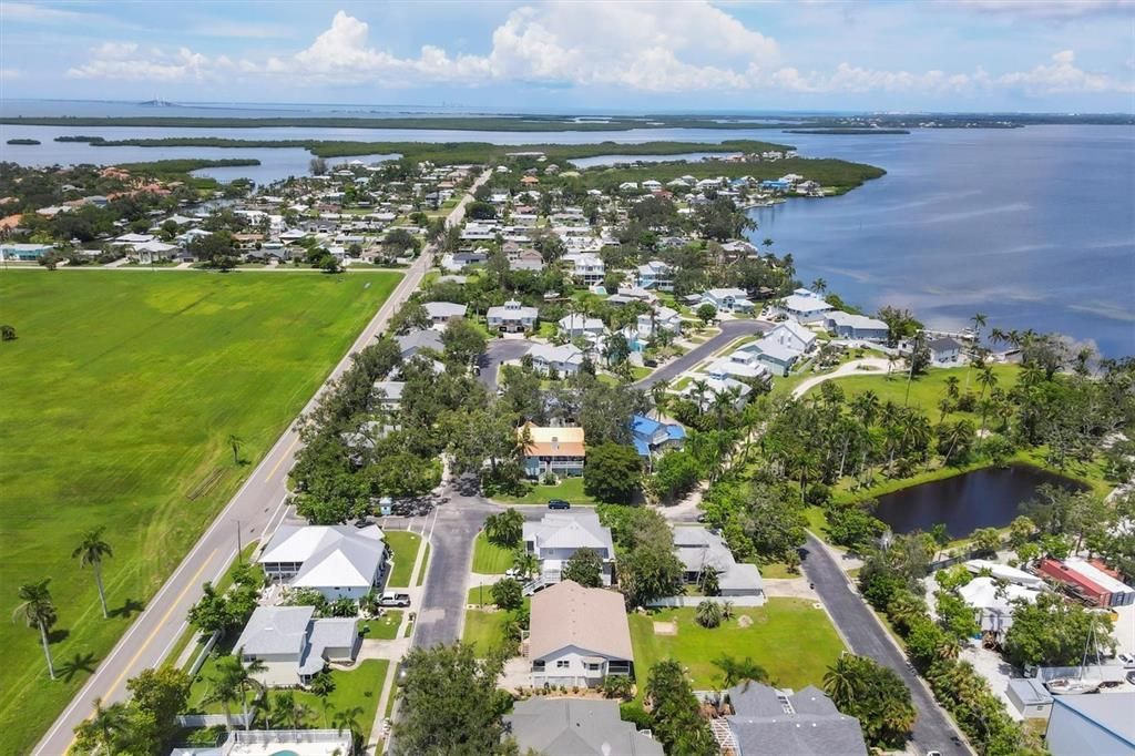 For Sale: $624,900 (4 beds, 2 baths, 1968 Square Feet)