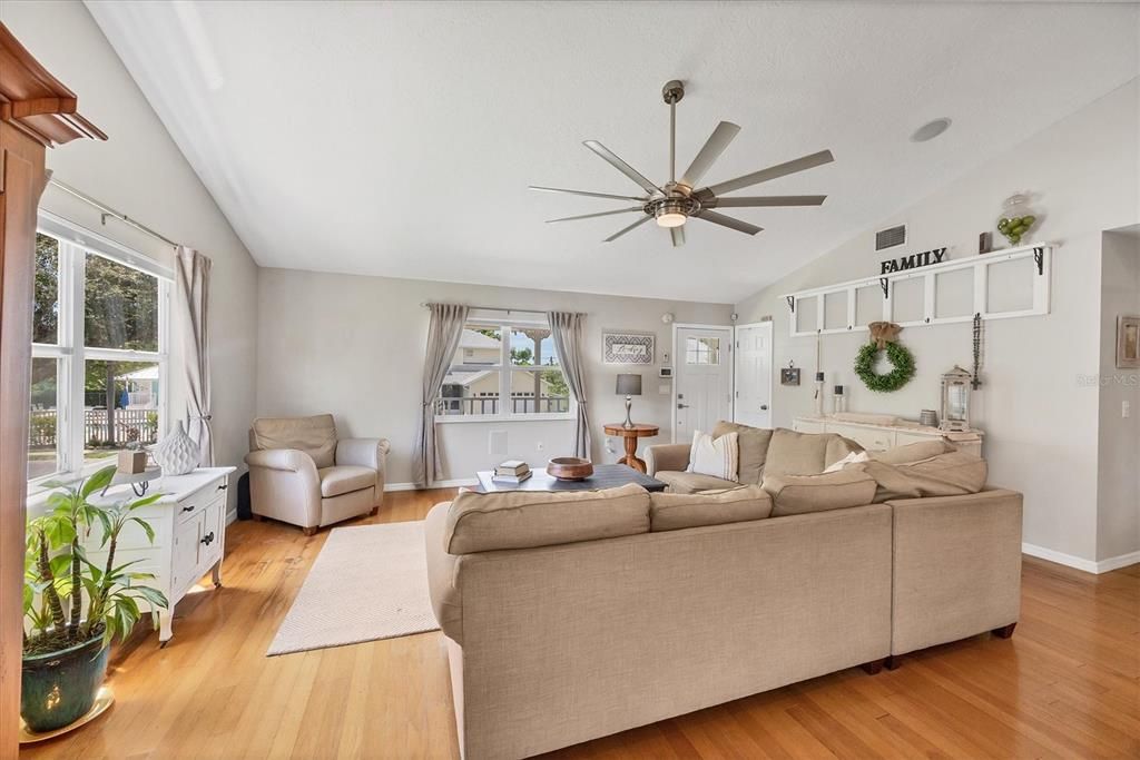 For Sale: $624,900 (4 beds, 2 baths, 1968 Square Feet)