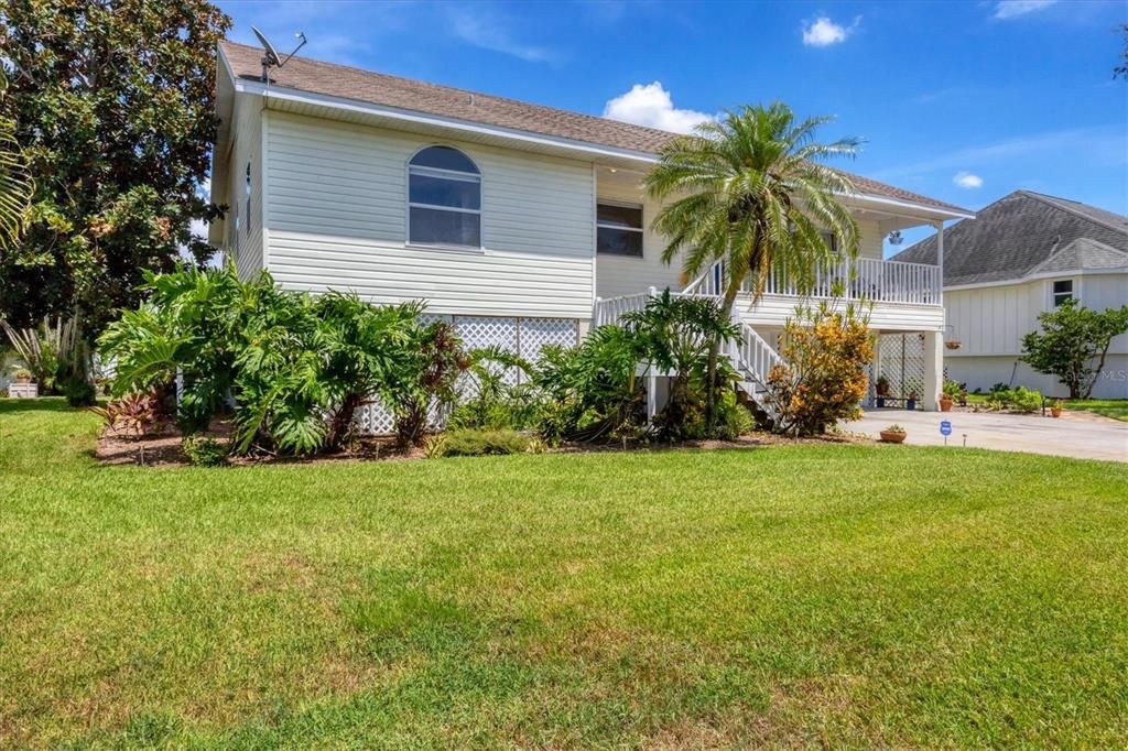 For Sale: $624,900 (4 beds, 2 baths, 1968 Square Feet)