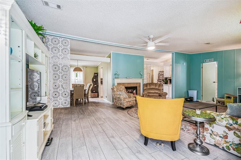 For Sale: $199,900 (3 beds, 2 baths, 1512 Square Feet)