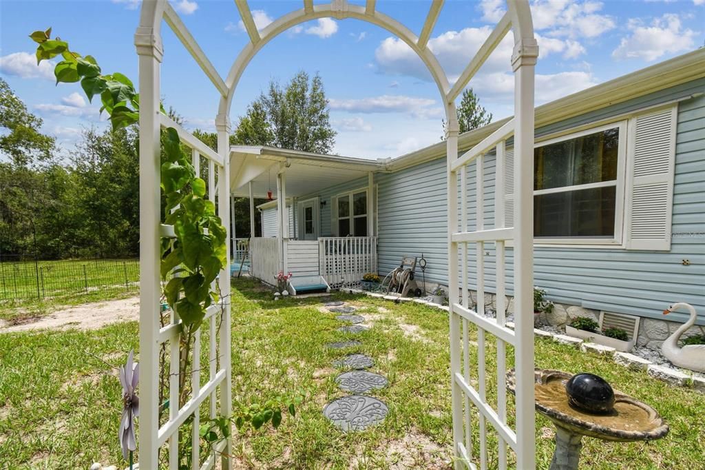 For Sale: $199,900 (3 beds, 2 baths, 1512 Square Feet)