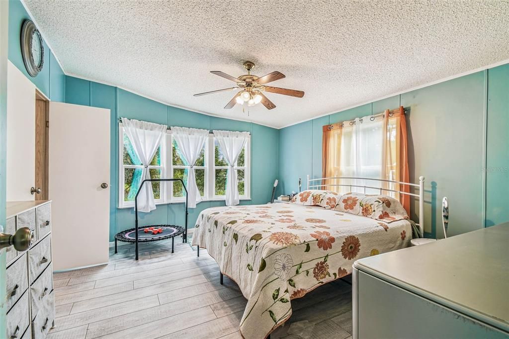 For Sale: $199,900 (3 beds, 2 baths, 1512 Square Feet)