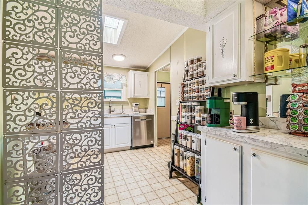 For Sale: $199,900 (3 beds, 2 baths, 1512 Square Feet)