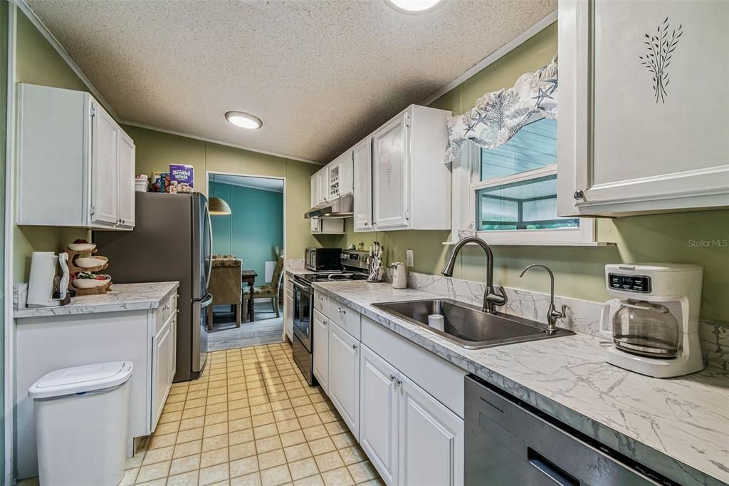 For Sale: $199,900 (3 beds, 2 baths, 1512 Square Feet)