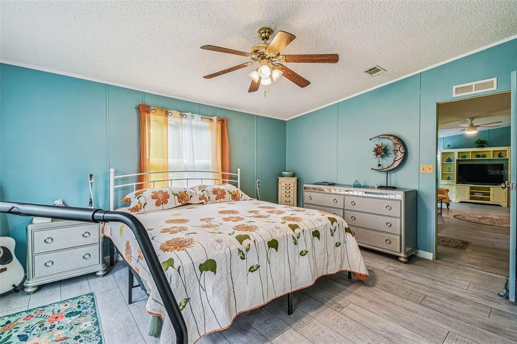 For Sale: $199,900 (3 beds, 2 baths, 1512 Square Feet)