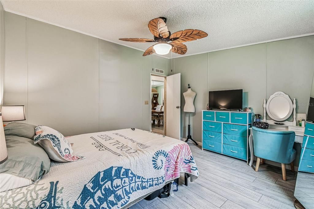 For Sale: $199,900 (3 beds, 2 baths, 1512 Square Feet)