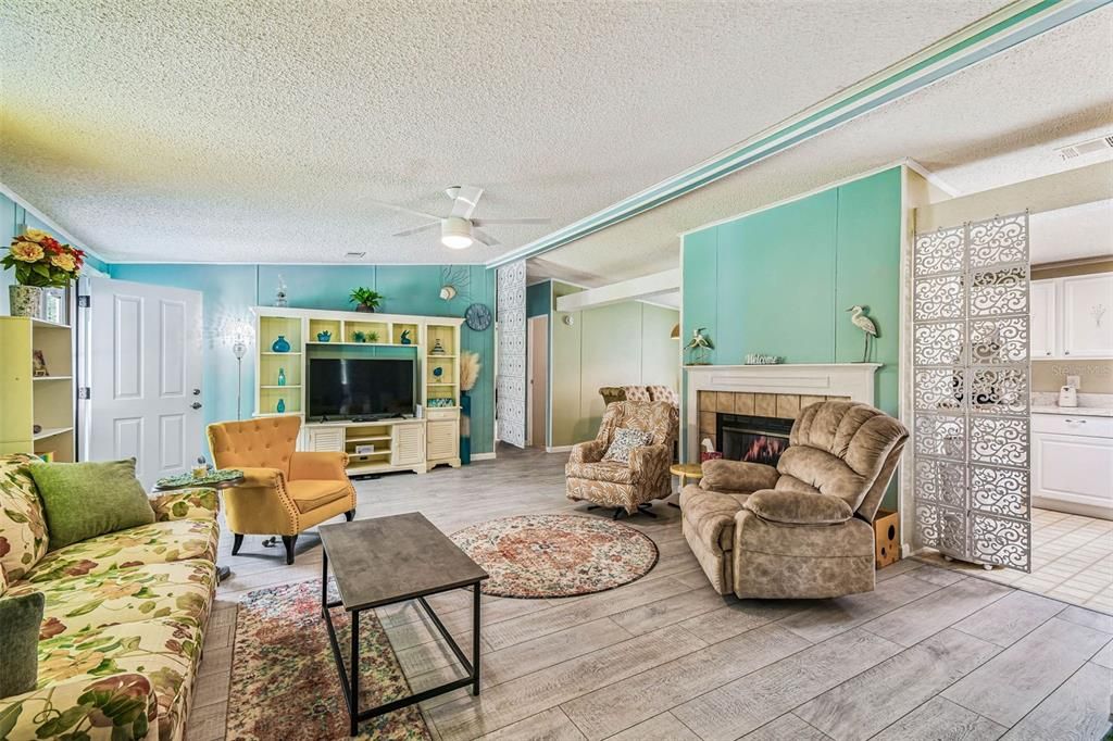 For Sale: $199,900 (3 beds, 2 baths, 1512 Square Feet)