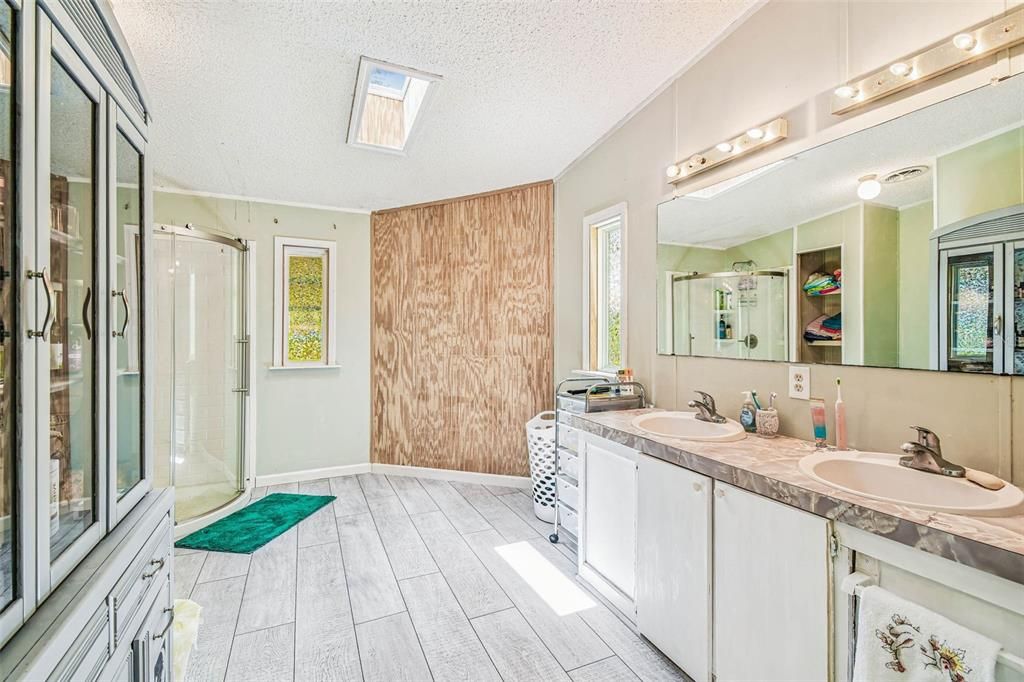 For Sale: $199,900 (3 beds, 2 baths, 1512 Square Feet)