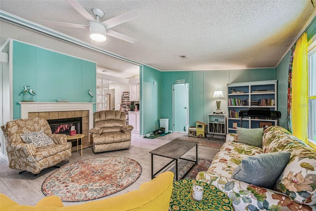 For Sale: $199,900 (3 beds, 2 baths, 1512 Square Feet)