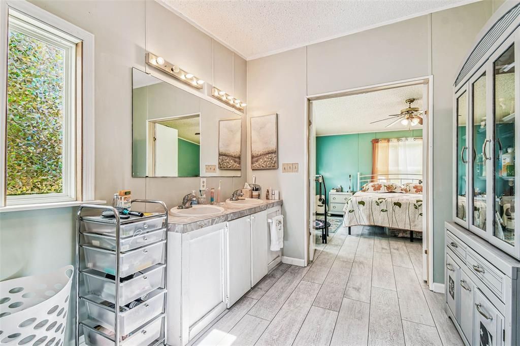 For Sale: $199,900 (3 beds, 2 baths, 1512 Square Feet)