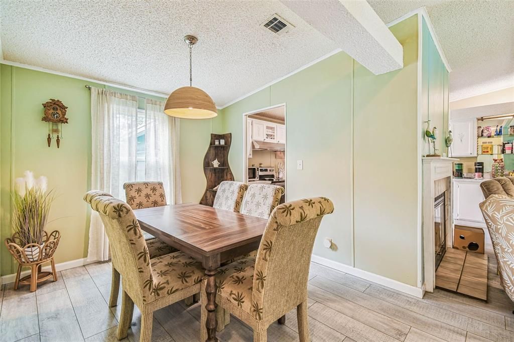 For Sale: $199,900 (3 beds, 2 baths, 1512 Square Feet)