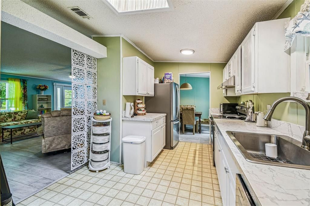 For Sale: $199,900 (3 beds, 2 baths, 1512 Square Feet)