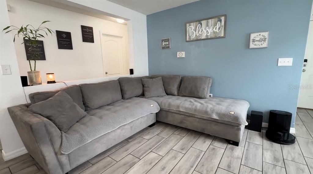 合同活跃: $320,000 (3 贝兹, 2 浴室, 1348 平方英尺)