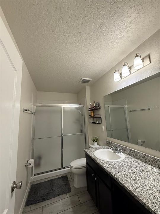 合同活跃: $320,000 (3 贝兹, 2 浴室, 1348 平方英尺)