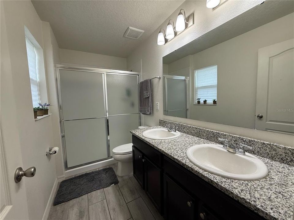 合同活跃: $320,000 (3 贝兹, 2 浴室, 1348 平方英尺)