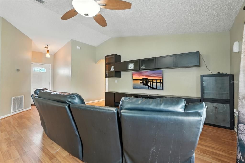 待售: $310,000 (3 贝兹, 2 浴室, 1224 平方英尺)