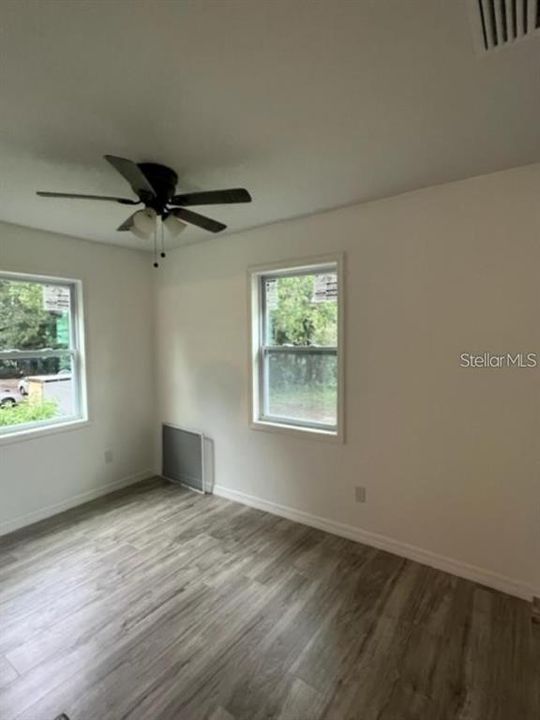 На продажу: $279,400 (2 спален, 1 ванн, 1660 Квадратных фут)