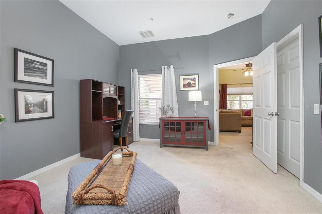 待售: $174,000 (2 贝兹, 2 浴室, 1034 平方英尺)