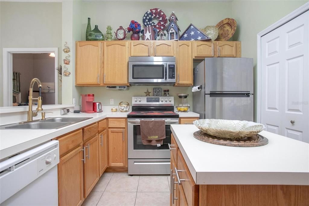 待售: $174,000 (2 贝兹, 2 浴室, 1034 平方英尺)