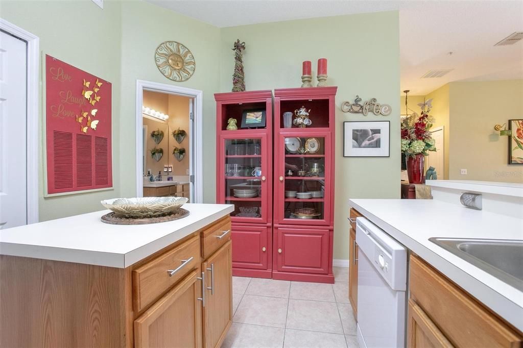 待售: $174,000 (2 贝兹, 2 浴室, 1034 平方英尺)