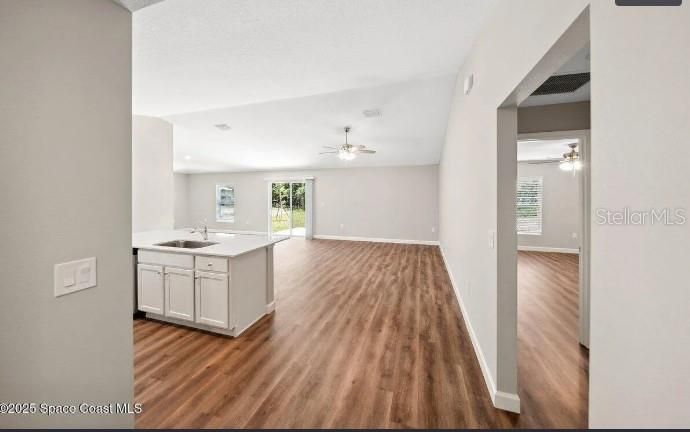 出租: $2,200 (4 贝兹, 2 浴室, 1809 平方英尺)