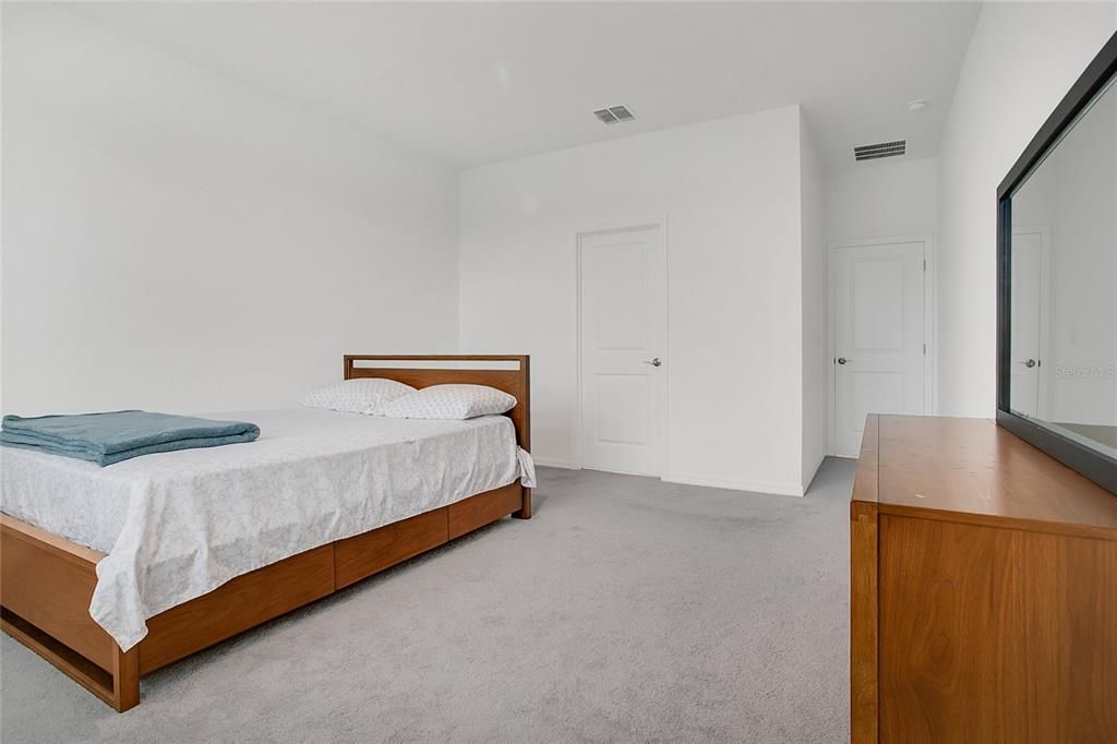 En Renta: $2,300 (4 camas, 3 baños, 2000 Pies cuadrados)