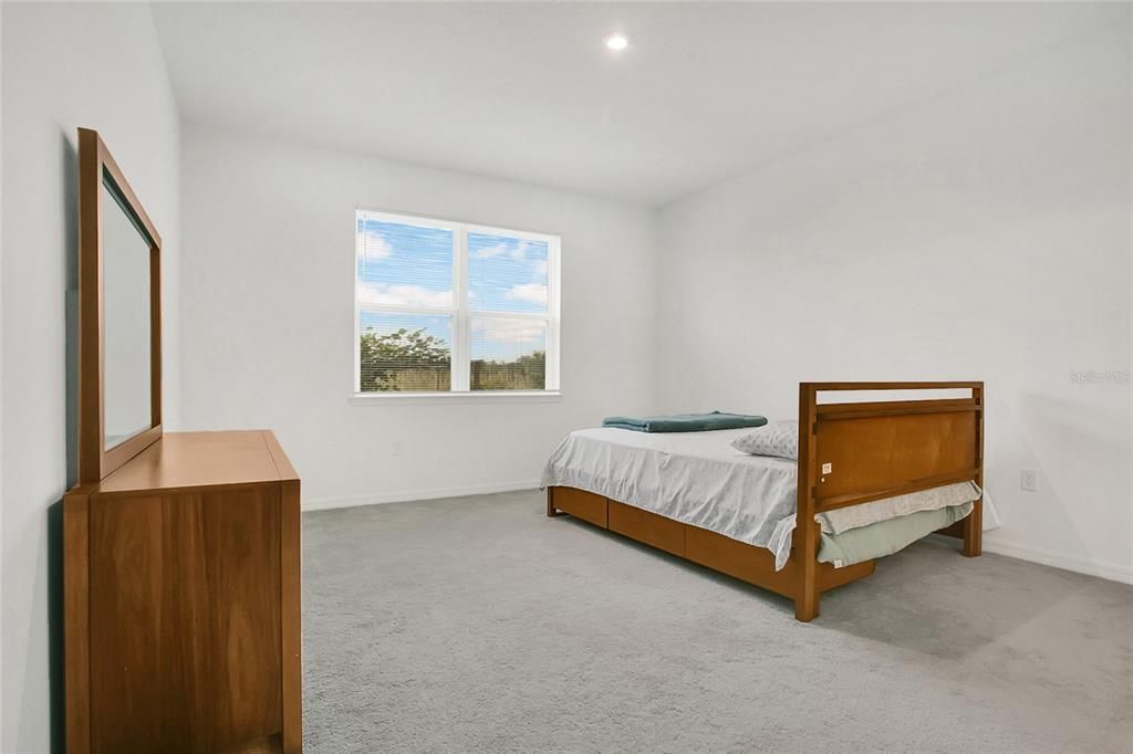 En Renta: $2,300 (4 camas, 3 baños, 2000 Pies cuadrados)