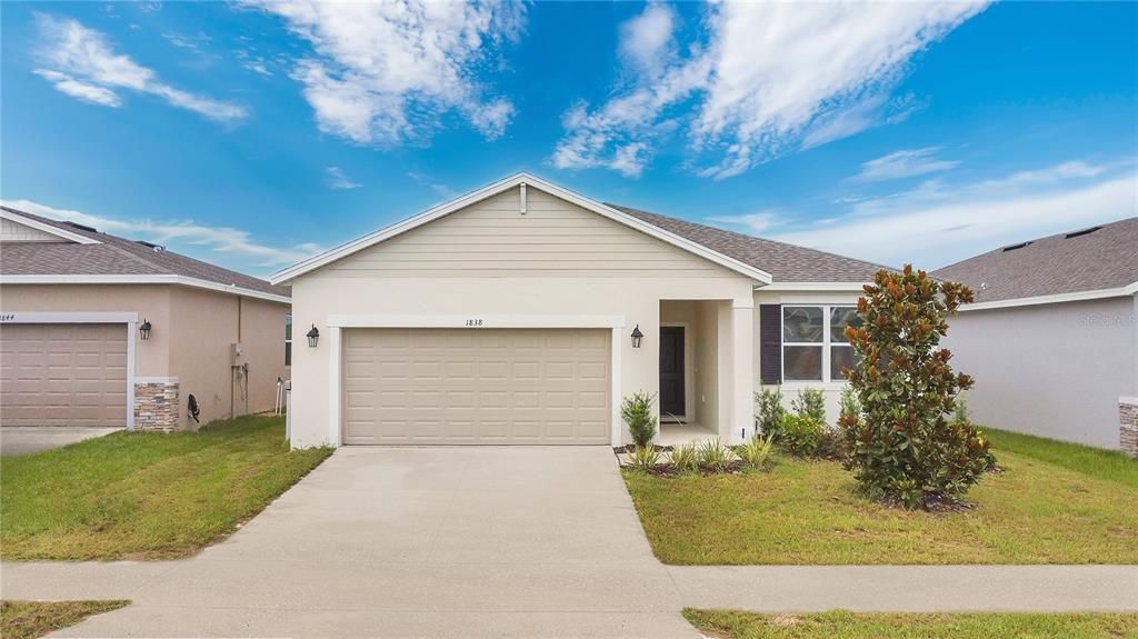 En Renta: $2,300 (4 camas, 3 baños, 2000 Pies cuadrados)