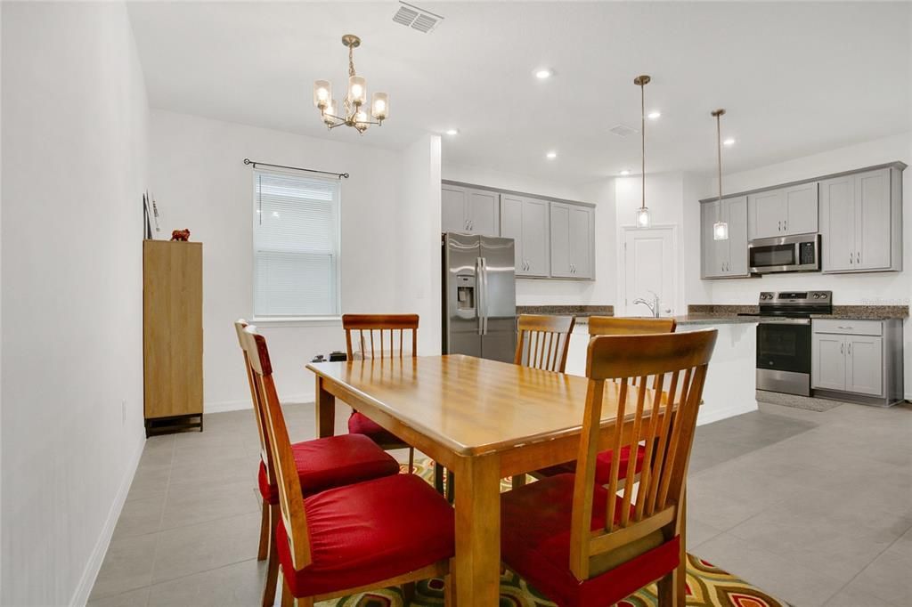 En Renta: $2,300 (4 camas, 3 baños, 2000 Pies cuadrados)