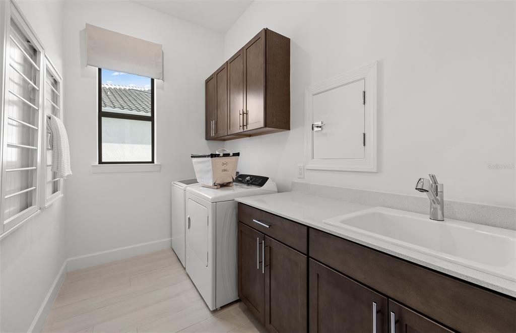 Active With Contract: $599,960 (3 beds, 2 baths, 2080 Square Feet)