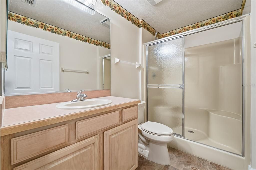 Под контрактом: $420,000 (3 спален, 2 ванн, 2000 Квадратных фут)