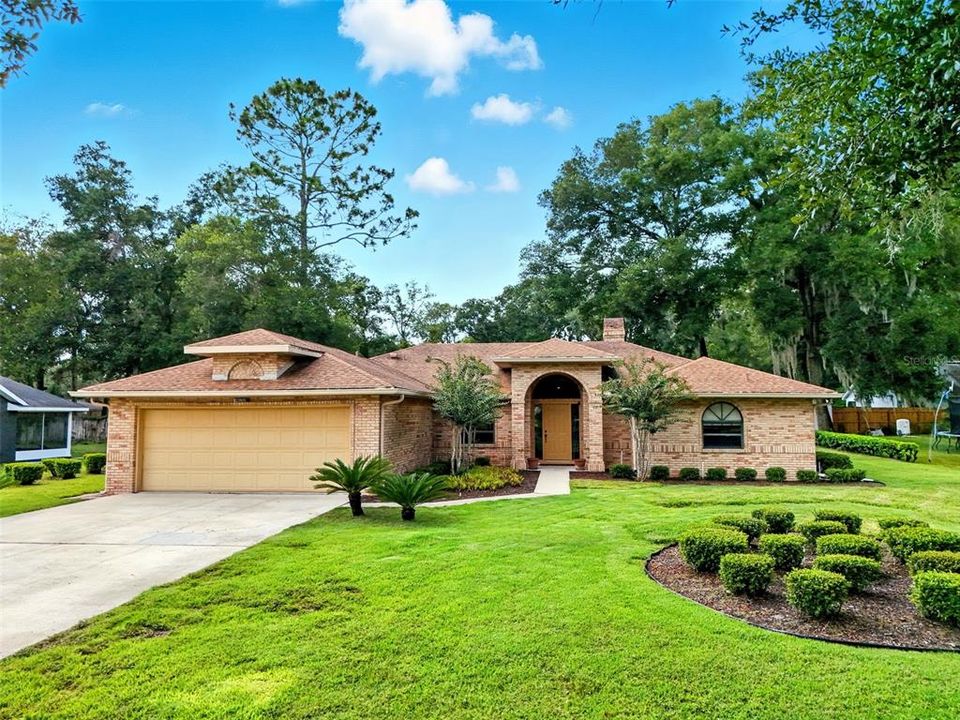 Под контрактом: $420,000 (3 спален, 2 ванн, 2000 Квадратных фут)