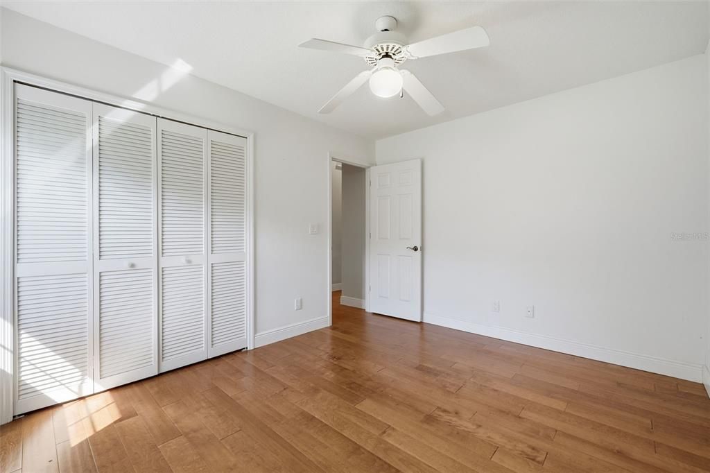 Под контрактом: $420,000 (3 спален, 2 ванн, 2000 Квадратных фут)