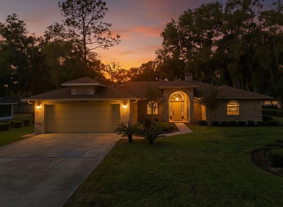 Под контрактом: $420,000 (3 спален, 2 ванн, 2000 Квадратных фут)