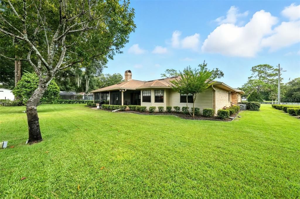 Под контрактом: $420,000 (3 спален, 2 ванн, 2000 Квадратных фут)