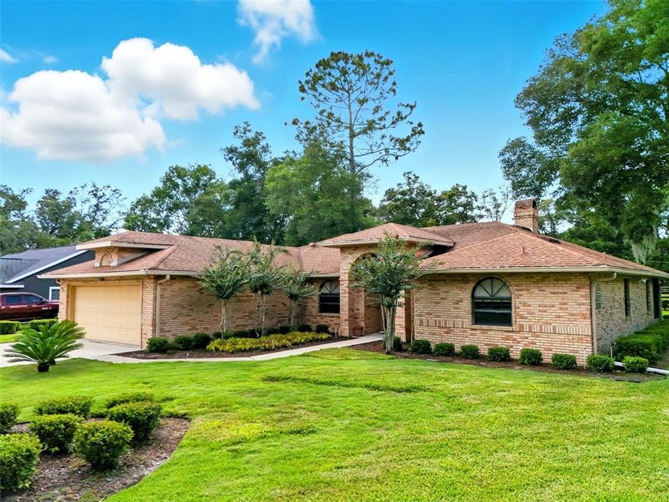 Под контрактом: $420,000 (3 спален, 2 ванн, 2000 Квадратных фут)