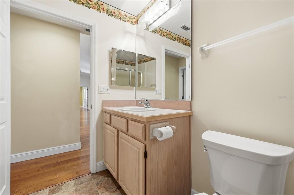 Под контрактом: $420,000 (3 спален, 2 ванн, 2000 Квадратных фут)