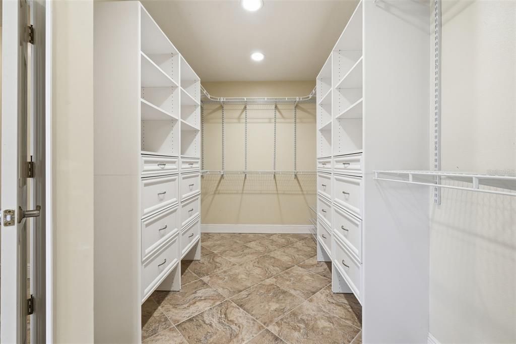 Под контрактом: $420,000 (3 спален, 2 ванн, 2000 Квадратных фут)