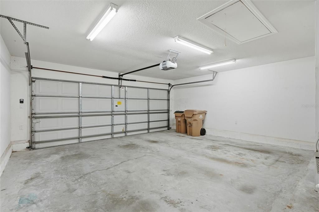 Под контрактом: $420,000 (3 спален, 2 ванн, 2000 Квадратных фут)