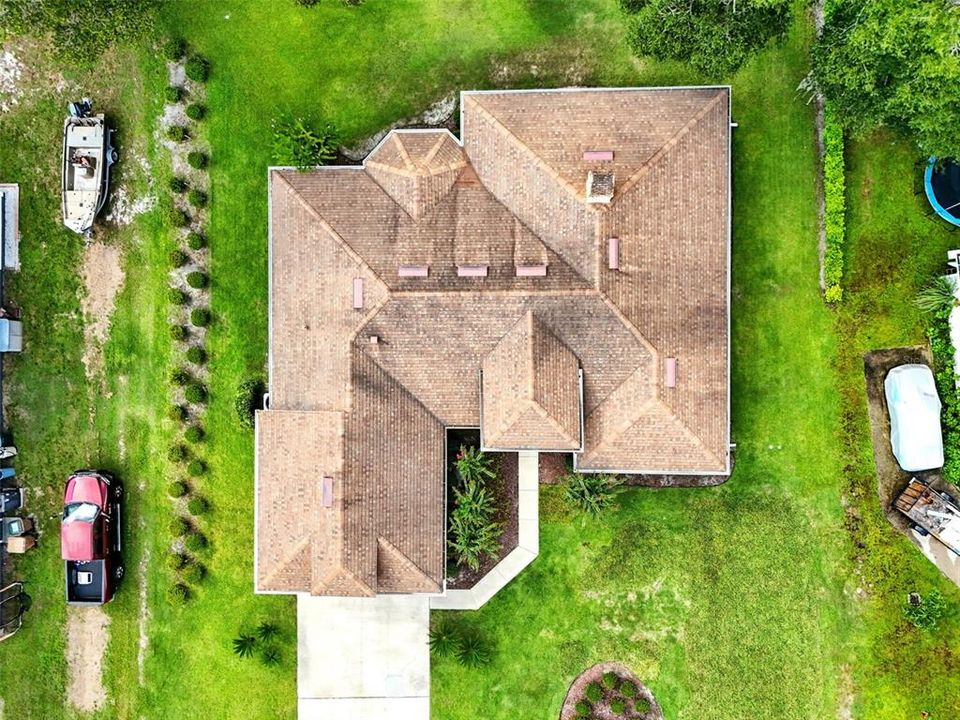 Под контрактом: $420,000 (3 спален, 2 ванн, 2000 Квадратных фут)